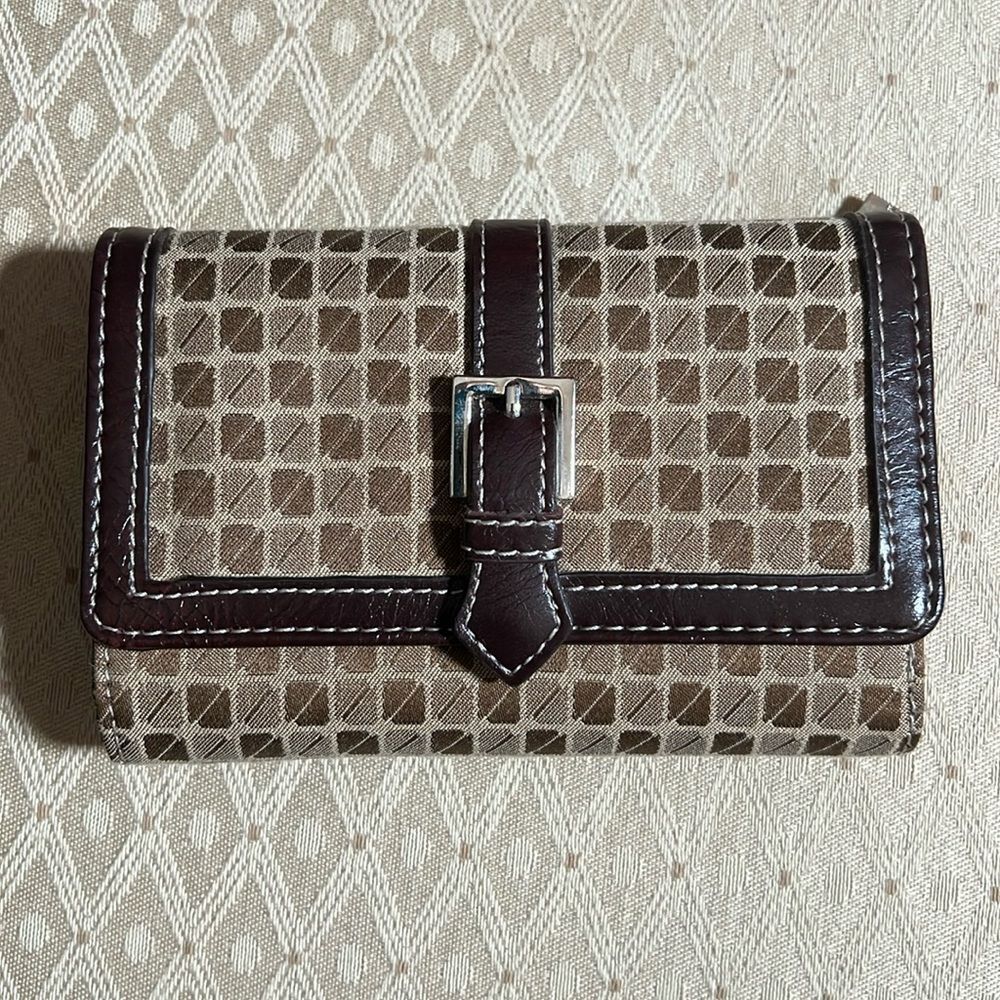 Nine & Company Buckle Wallet – Brown Geometric Pattern
